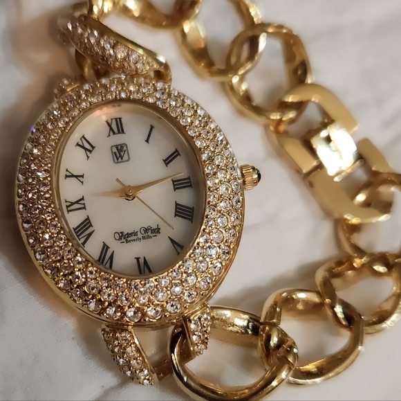 Ladies Victoria Wieck Oval Pave Crystals Gold Tone Chain Bracelet Watch - Picture 1 of 7